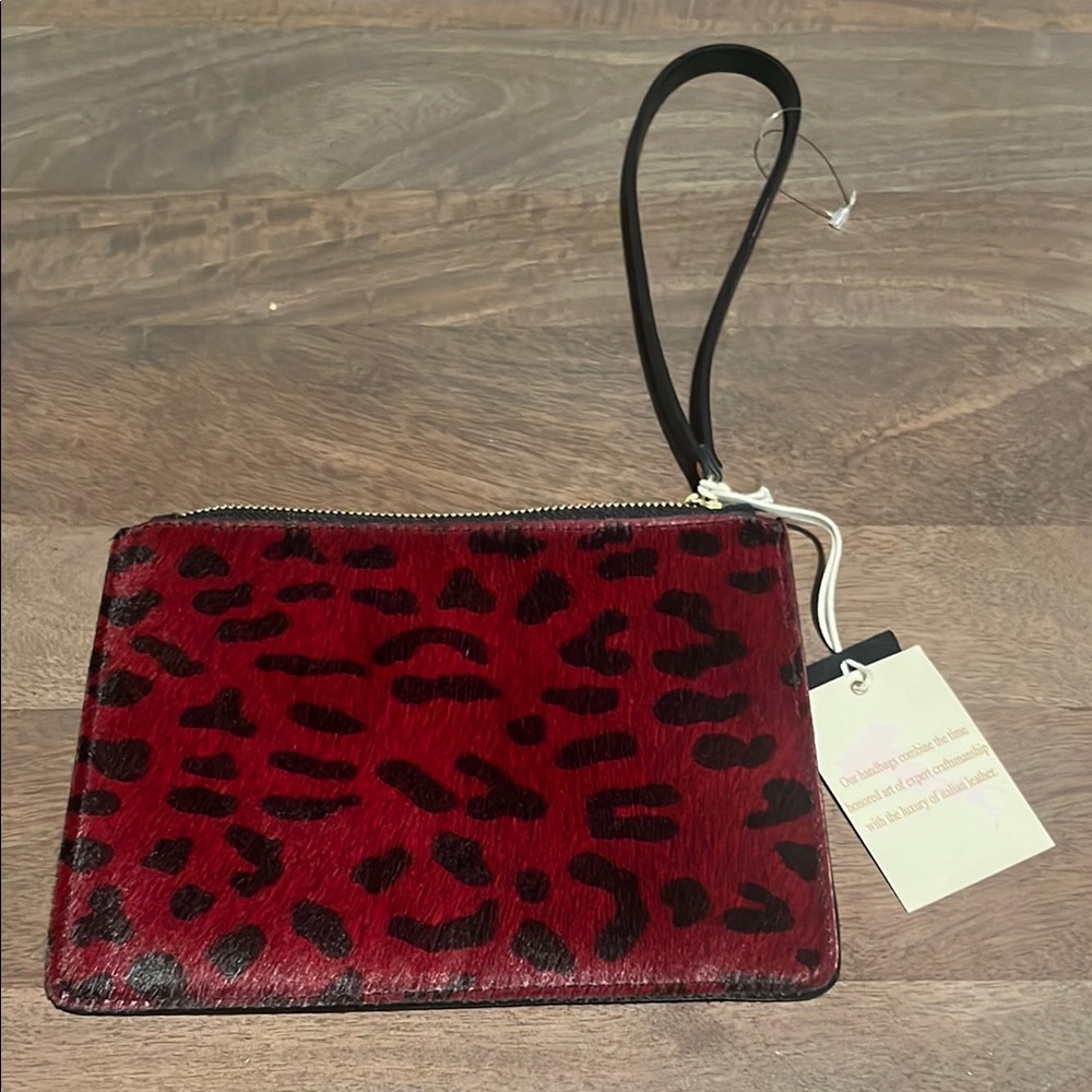 Punto Fibbia Elegant Red Leopard Print Wristlet